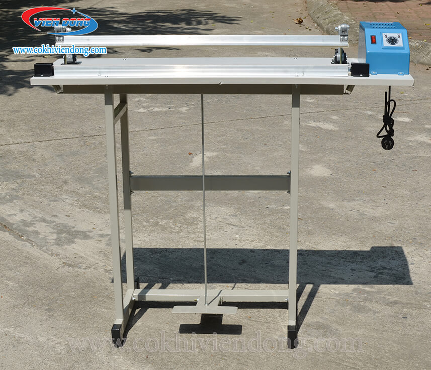 dây chuyền làm bánh trung thu máy hàn miệng túi dập chân F700