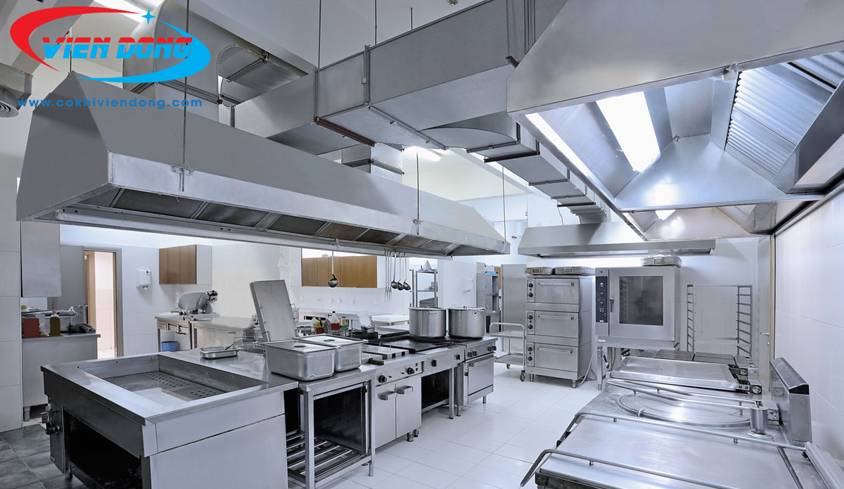 Hệ thống bếp công nghiệp, bếp canteen trường học gồm những thiết bị gì?
