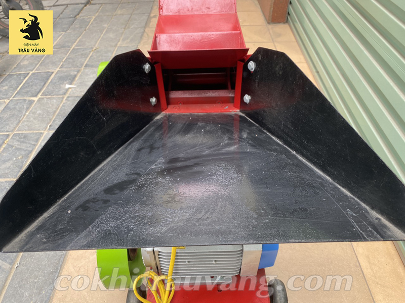 máy xay cỏ cho bò