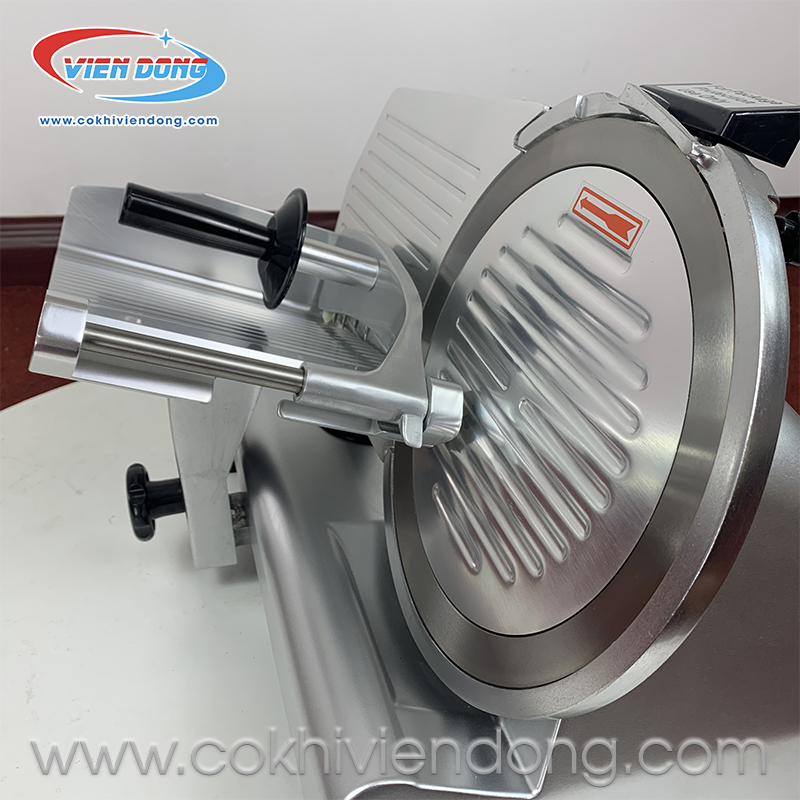 máy cắt thịt chín