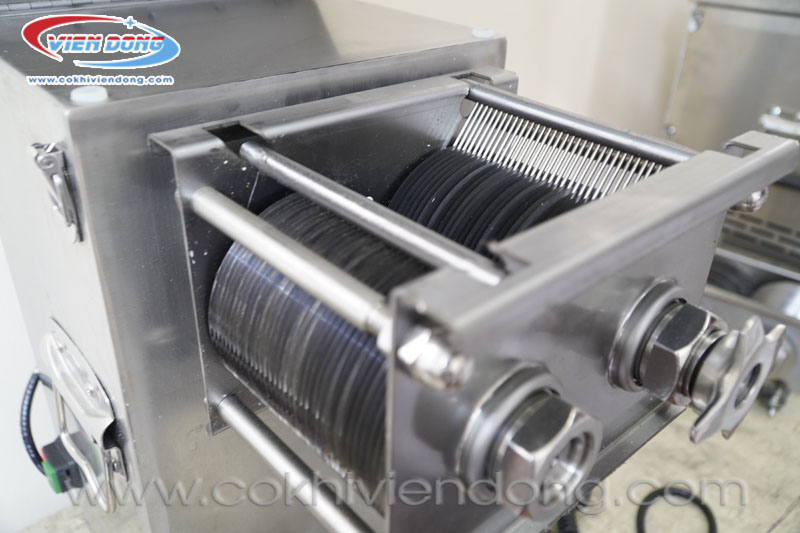 Máy thái thịt lợn tươi sống